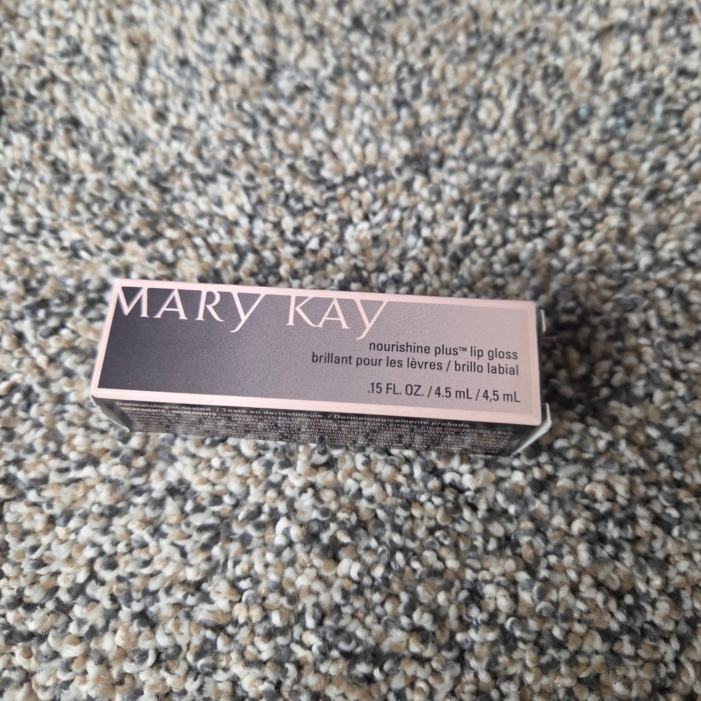 Mary Kay NouriShine Plus Lip Gloss Berry Tart 0.15 fl oz New in Box